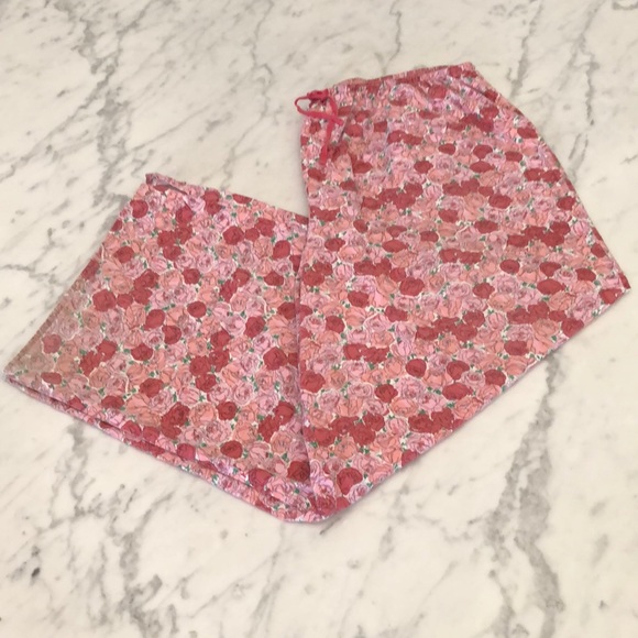 Garnet Hill Other - 🌹🌹Cheerful floral print Garnet Hill pjs